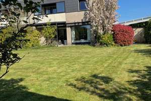 Besondere Gelegenheit: Attraktives Einfamilienhaus toller Garten, Terrassen, Garage, sehr guter Lage