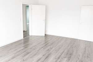 Großzügige 4-Zimmer-Wohnung in zentraler Lage – Albert-Schweitzer-Str 18, 38226 Lebenstedt, Salzgitter – Vorschaubild 2