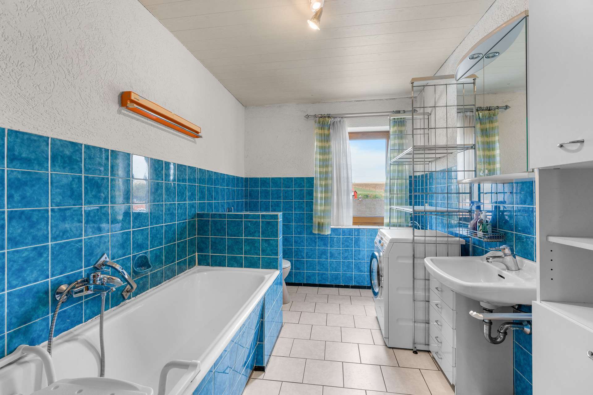 Immobilie in Mengkofen - ***Charmantes Einfamilienhaus mit Potenzial in ruhiger Lage*** - Bild 2