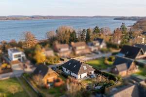 Leben am Ratzeburger See - Zeitloser Bungalow mit viel Platz und Elektroladestation in Pogeez – Die vollständige Adresse der Immobilie erhältst du vom Anbieter., 23911 Pogeez – Vorschaubild 2