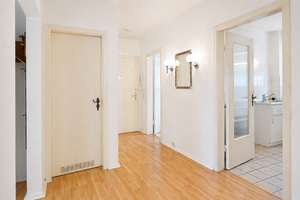 Hier können Sie entspannt alt werden!  Aus Ihrer neuen Wohnung gehen Sie bequem zu Fuß ins AEZ ... – Die vollständige Adresse der Immobilie erhältst du vom Anbieter., 22395 Poppenbüttel, Hamburg – Vorschaubild 10