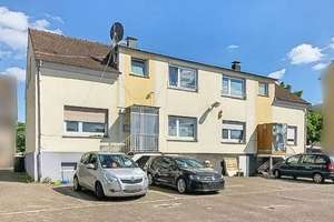 Potential für mehr: Zwei vermietete Doppelhaushälften mit Garagenhof und Garten in Essen-Dellwig