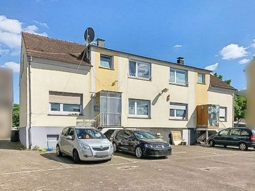 Potential für mehr: Zwei vermietete Doppelhaushälften mit Garagenhof und Garten in Essen-Dellwig