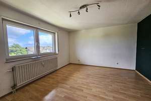 Sofort verfügbare 3-Zimmer-ETW mit Loggia, Garage und Renovierungsbedarf in KA-Neureut – Die vollständige Adresse der Immobilie erhältst du vom Anbieter., 76149 Neureut, Karlsruhe – Vorschaubild 4