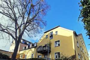 2-Zimmer-Eigentumswohnung in Regensburg-Altstadt – Dachterrasse, Wellnessbad & Donaunähe – Die vollständige Adresse der Immobilie erhältst du vom Anbieter., 93047 Innenstadt, Regensburg – Vorschaubild 1