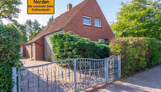 Bild von Charmanter "Ostfriesen-Klassiker" m. Traumgrundstück in reizvoller Lage zwischen Norden u. Norddeich