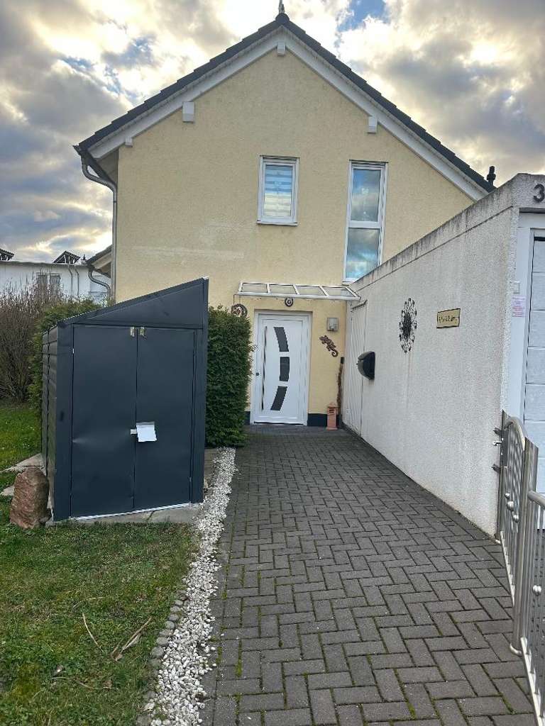 Immobilie in Oestrich-Winkel - Wunderschönes Einfamilienhaus mit Garagen und Garten - Bild 1