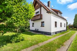 Kleines EFH mit Anbau-/Umbau-/Neubaupotential auf großem Grundstück – Die vollständige Adresse der Immobilie erhältst du vom Anbieter., 81249 Lochhausen, München – Vorschaubild 1