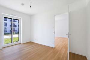 Kleinod | 2-Zi Gartenwohnung in Süd-Ost-Ausrichtung | EBK | Blick auf Parkfläche – Friedenauer Höhe 21, 12159 Friedenau, Berlin – Vorschaubild 18