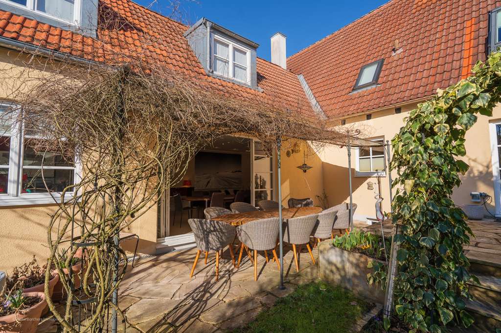 Immobilie in Unterhaching - ***Heike Borchers Immobilien***Exklusives Familiendomizil mit Traumgarten, Wellnessoase & Kamin*** - Bild 4