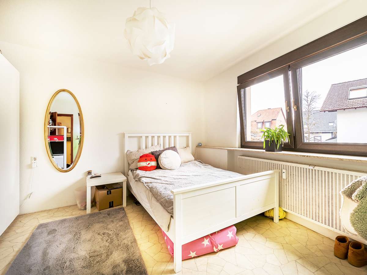 Immobilie in Karlsbad - Zwei Wohnungen, eine Investition: Vermietetes 2-Familienhaus ideal für Kapitalanleger - Bild 2