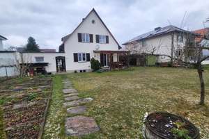 Charmantes Einfamilienhaus mit großem Garten, 2 Wohneinheiten möglich, ruhige Lage in Allach