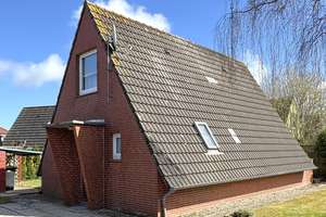 Beschauliches Nur-Dach-Haus mit Garten in Sackgassenlage – Die vollständige Adresse der Immobilie erhältst du vom Anbieter., 26736 Krummhörn – Vorschaubild 1