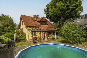 Ankommen, abschalten, zuhause sein – mit Pool, Garten und viel Privatsphäre!
Charmantes Zuhause i – Die vollständige Adresse der Immobilie erhältst du vom Anbieter., 13591 Staaken, Berlin – Vorschaubild 8