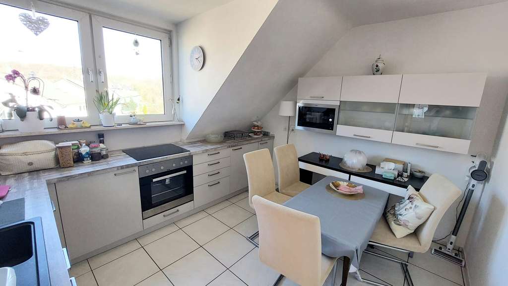 Troisdorf - Spich! Raumwunder 2 Zi.- DG - Whg. mit Einbauküche, ideal für Single