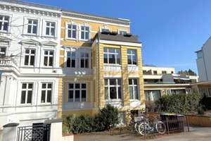 TRAUMHAFTE ALTBAUWOHNUNG MIT GROSSEN BALKONEN