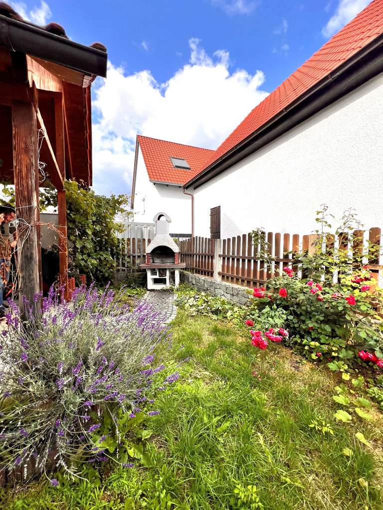 Immobilie in Neckartailfingen - Kleines Haus mit großer Scheune und kleinem Garten in Neckartailfingen - Bild 1