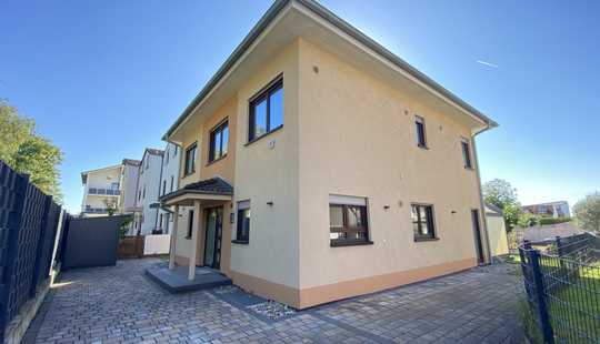 Bild von Freistehendes Einfamilienhaus mit Garten, Dachterrasse und moderner Einbauküche 