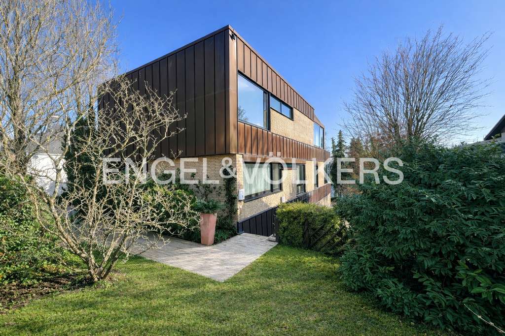 Immobilie in Taunusstein - Architektenhaus mit Einliegerwohnung, Hallenschwimmbad und Wintergarten in bevorzugter Wohnlage - Bild 2