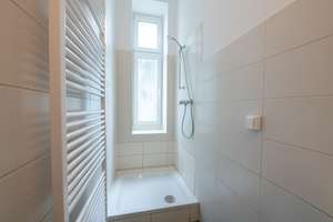 Bezugsfreie 2-Zimmer-Wohnung mit Altbau-Flair und modernem Tageslicht-Badezimmer, jetzt besichtigen – Rennbahnstrasse 24, 13086 Weißensee, Berlin – Vorschaubild 6