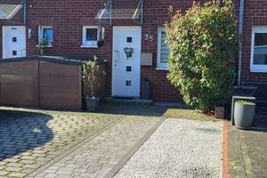 Familienfreundliches Reihenmittelhaus mit Garten und 3 Stellplätzen.