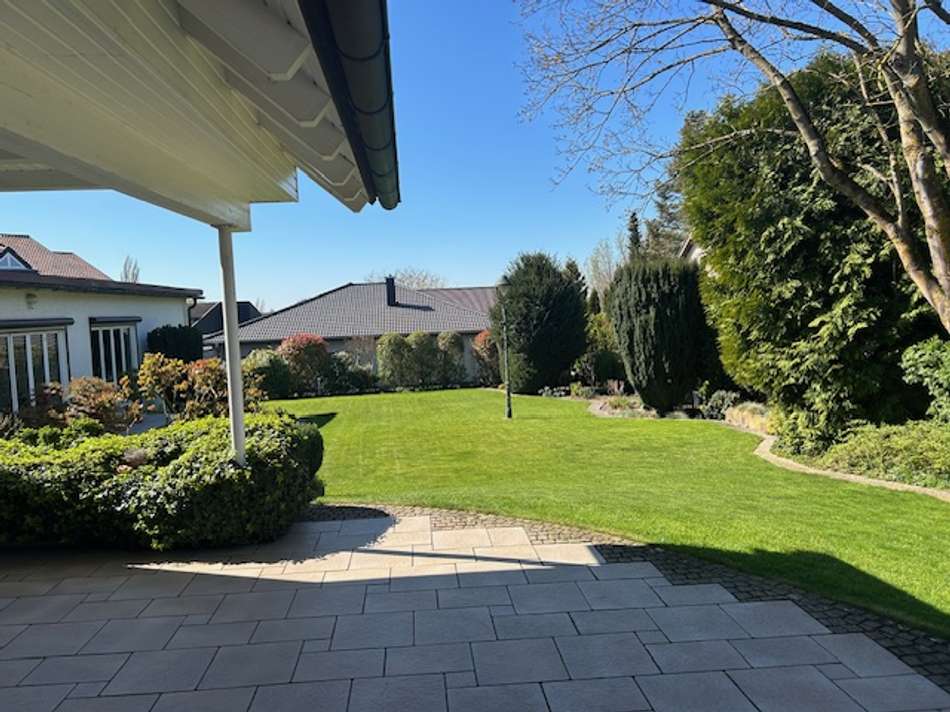 Gartenblick vom Wohnzimmer