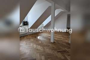Tauschwohnung: Renovierte Dachgeschosswohnung mit kleinem Garten