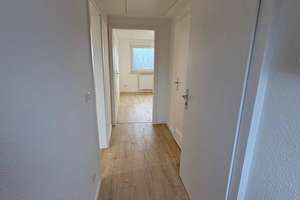 Schöne helle und renovierte 2 Zimmer Dachgeschosswohnung in Radevormwald-Herbeck mit Stellplatz – Die vollständige Adresse der Immobilie erhältst du vom Anbieter., 42477 Radevormwald – Vorschaubild 3