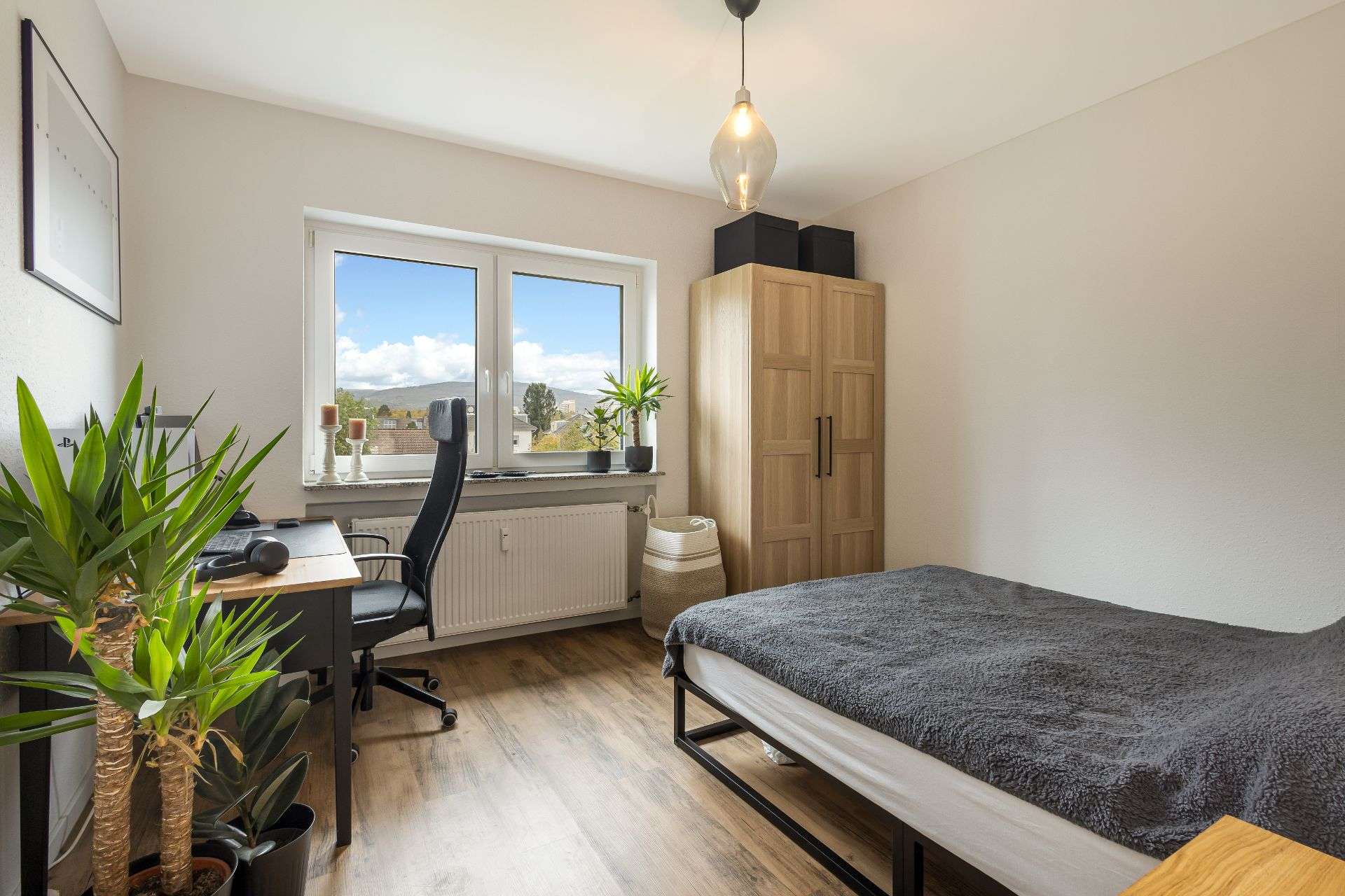 Immobilie in Schwalbach - Wohnen und Investieren: Saniertes Mehrfamilienhaus in attraktiver Feldrandlage in Schwalbach/Ts. - Bild 5