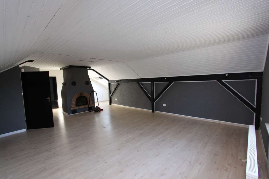 Immobilie in Wölfersheim - Wölfersheim: Großzügiges Zweifamilienhaus mit Pool, Gartenhaus & Ausbaupotenzial in Ortsrandlage - Bild 3