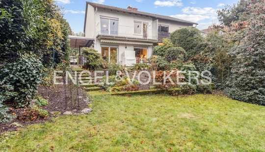 Bild von Doppelhaushälfte mit großem Garten und schönem Ausblick