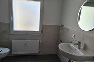Charmante großzügige Dreiszimmerwohnung (ein Durchgangszimmer) , stadtnah – Andreasstrasse 13 9, 53179 Bonn – Vorschaubild 1