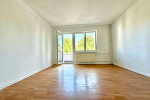 RENOVATED: IDYLLIC LOCATION AT THE BRITZ MANOR/CASTLE PARK: BALCONY WITH PARKING !