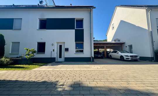 Modernes Einfamilienhaus mit 5 Zimmern, Terrasse, Carport und Ankleideraum in Aichtal