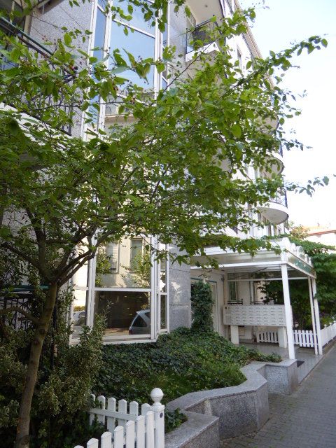 Skylineblick inklusive... V-E-R-K-A-U-F-T... image