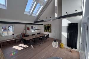 Kuratiertes Designer-Dachgeschoss mit Sauna & Peloton – voll möbliert, All-inclusive im Glockenbach