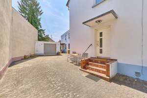 Attraktives Vierfamilienhaus mit ca. 300 qm Wohnfläche -Kapitalanlage oder Mehrgenerationenwohnen in – 67069 Oppau, Ludwigshafen am Rhein – Vorschaubild 2