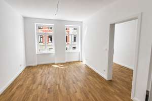 Erstbezug nach Sanierung: Hochwertige 2,5-Zimmer-Wohnung mit Balkon, Parkett und Fußbodenheizung