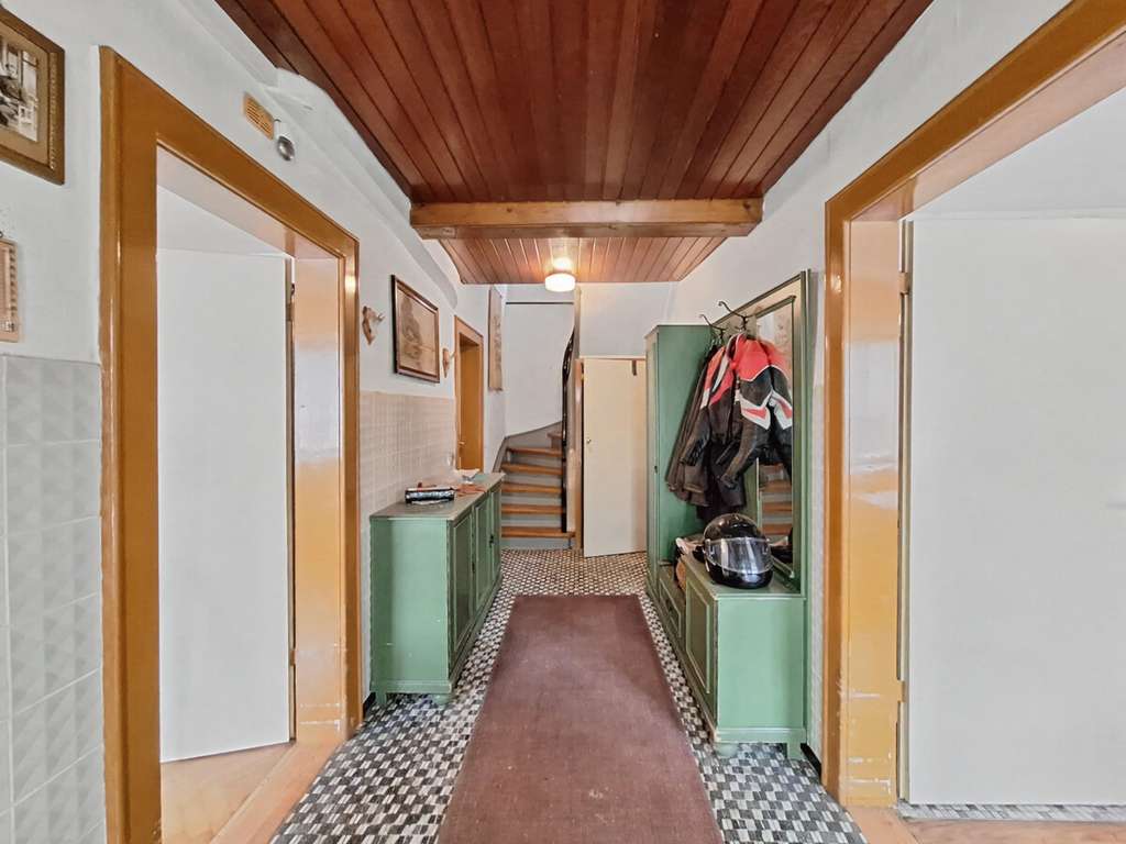 Immobilie in Pommelsbrunn - Ruhig und grün gelegen: Sanierungsbedürftiges Einfamilienhaus mit Scheune und großem Garten - Bild 2