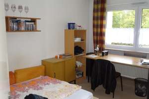Helle freundliche Hochparterre-Wohnung mit drei Zimmern sowie Balkon und Einbauküche in Moosach. – Triebstraße 10, 80993 Alt-Moosach, München – Vorschaubild 8