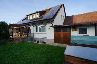 Geräumiges Wohnhaus mit Garage
