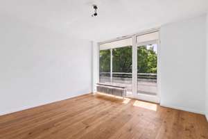 Großzügige 2-Zimmerwohnung mit Potenzial und Blick ins Grüne – Die vollständige Adresse der Immobilie erhältst du vom Anbieter., 40239 Düsseltal, Düsseldorf – Vorschaubild 2