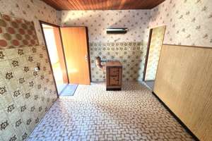 FAMILIENHAUS MIT 5 ZIMMERN, KÜCHE MIT GROßER VORRATSKAMMER, KLEINER GARTEN UND TERRASSE... – Die vollständige Adresse der Immobilie erhältst du vom Anbieter., 76228 Grünwettersbach, Karlsruhe – Vorschaubild 9