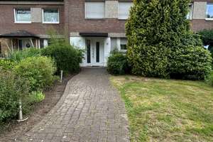 Modernisiertes Reihenmittelhaus mit Garage, Garten und offenem Wohnkonzept in Wickrath