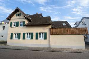 Modernes Einfamilienhaus in ehemaliger Scheune und separates Wohngebäude in Ebringen zum Verkauf – Die vollständige Adresse der Immobilie erhältst du vom Anbieter., 79285 Ebringen – Vorschaubild 1