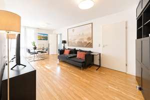 Dein Platz in der Maxvorstadt: Helle 2-Zimmer-Wohnung mit Balkon – Die vollständige Adresse der Immobilie erhältst du vom Anbieter., 80333 Augustenstraße, München – Vorschaubild 2