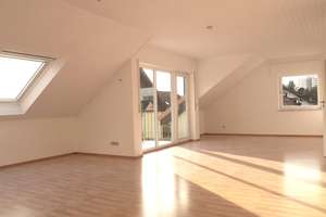 Großzügige 3 Zimmer Wohnung mit schönem Balkon