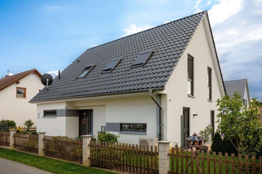 Kürten-Breibach: Modernes Haus mit 5 Zimmern auf rund 500 m² Grundstück