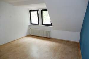 PERFEKT: Kleine 1-Zimmer-Dachgeschosswohnung, inkl. EBK, in ruhigem Vierfamilienhaus! – Dieckerstraße 66, 46047 Schlad, Oberhausen – Vorschaubild 12