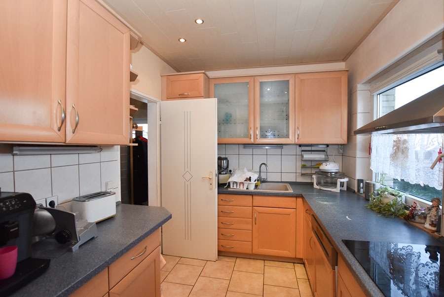 Immobilie in Weyhausen - Großes Einfamilienhaus mit Anbau, Wintergärten und Keller nahe Wolfsburg! - Bild 3